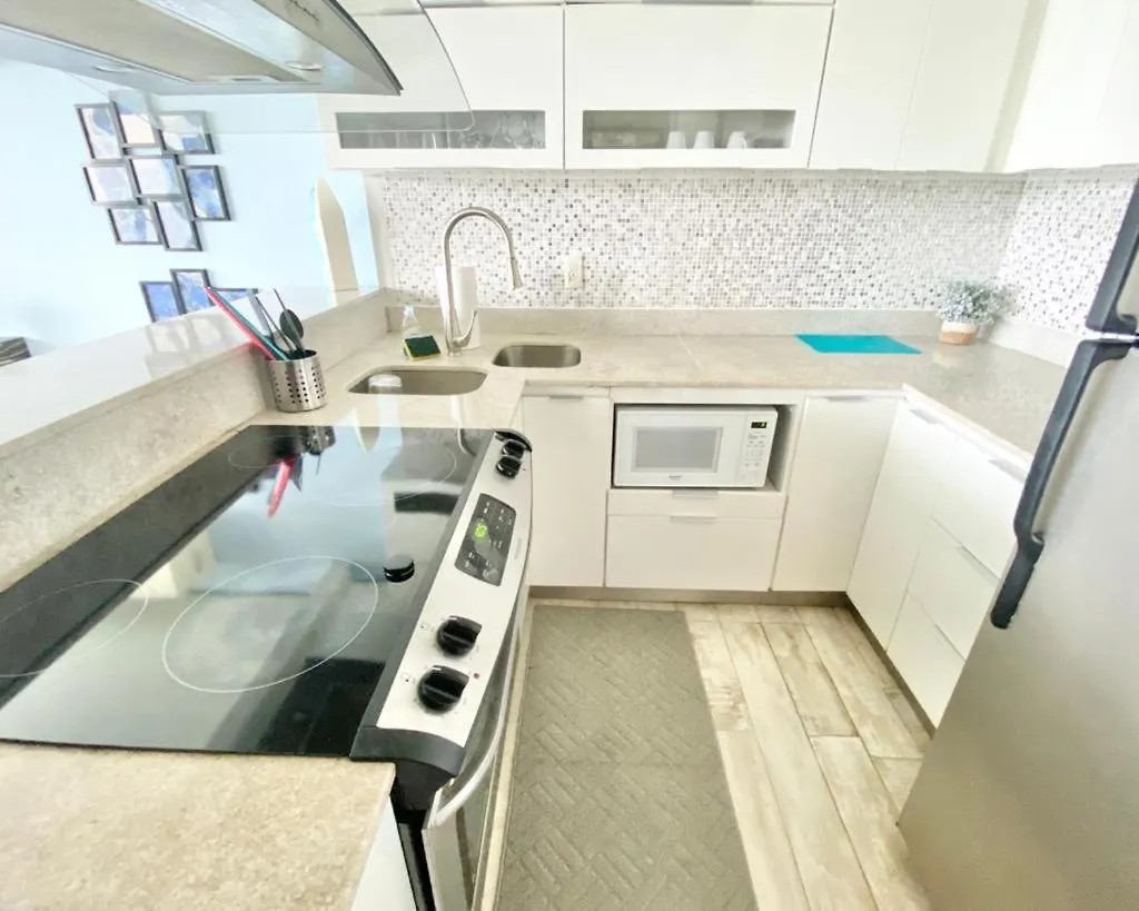 Kasa Brisa Marina Ocean View Balcony Beachfront San Juan 0*,  Portoryko